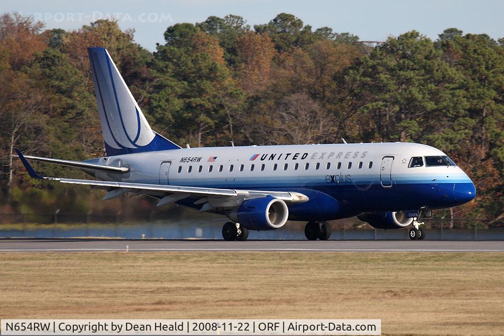N654RW, 2005 Embraer 170SE (ERJ-170-100SE) C/N 17000104, United Express (Shuttle America) N654RW (FLT TCF7524) on takeoff roll on RWY 23 enroute to Washington Dulles Int'l (KIAD).