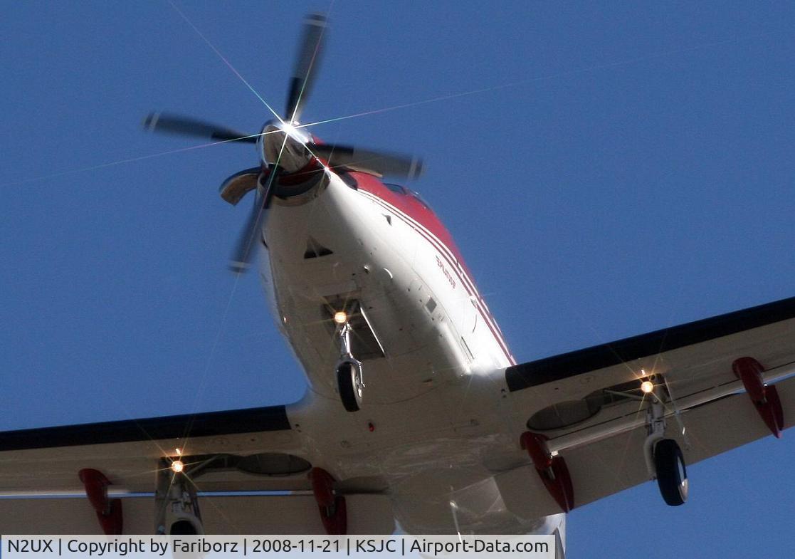 N2UX, 2008 Pilatus PC-12/47 C/N 880, Flying over my head on short final RWY 29 SJC
