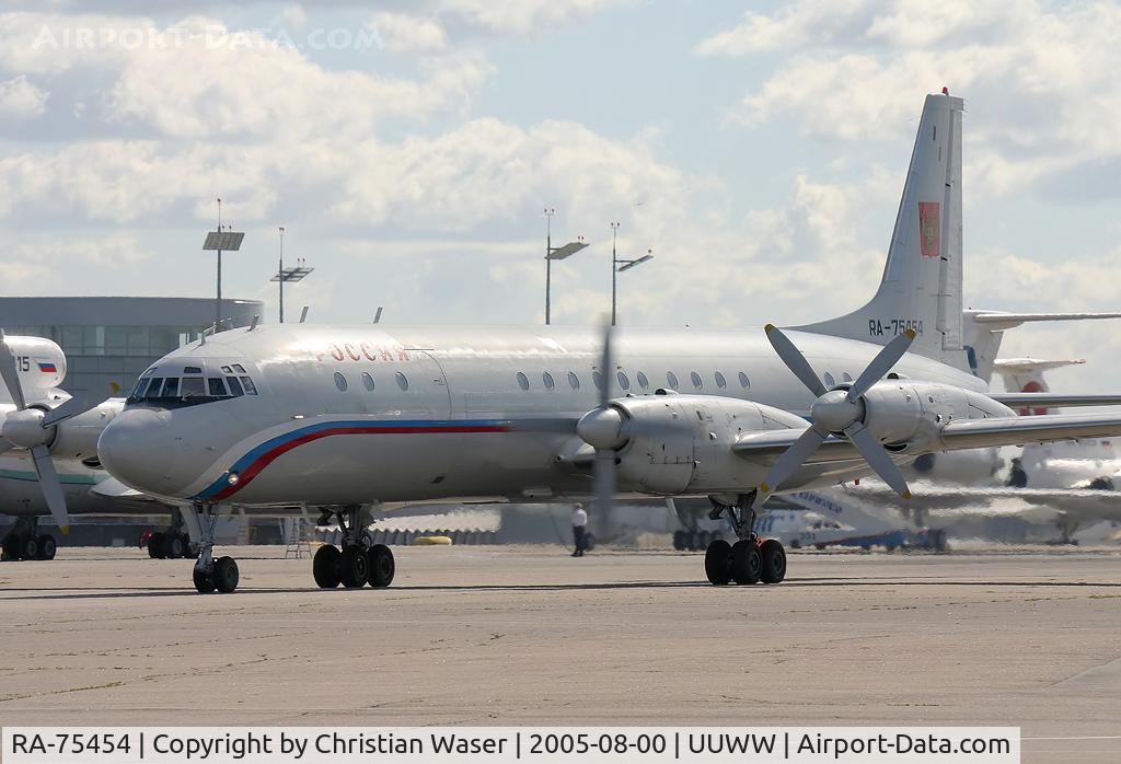 RA-75454, Ilyushin Il-18D C/N 187010104, Rossiya