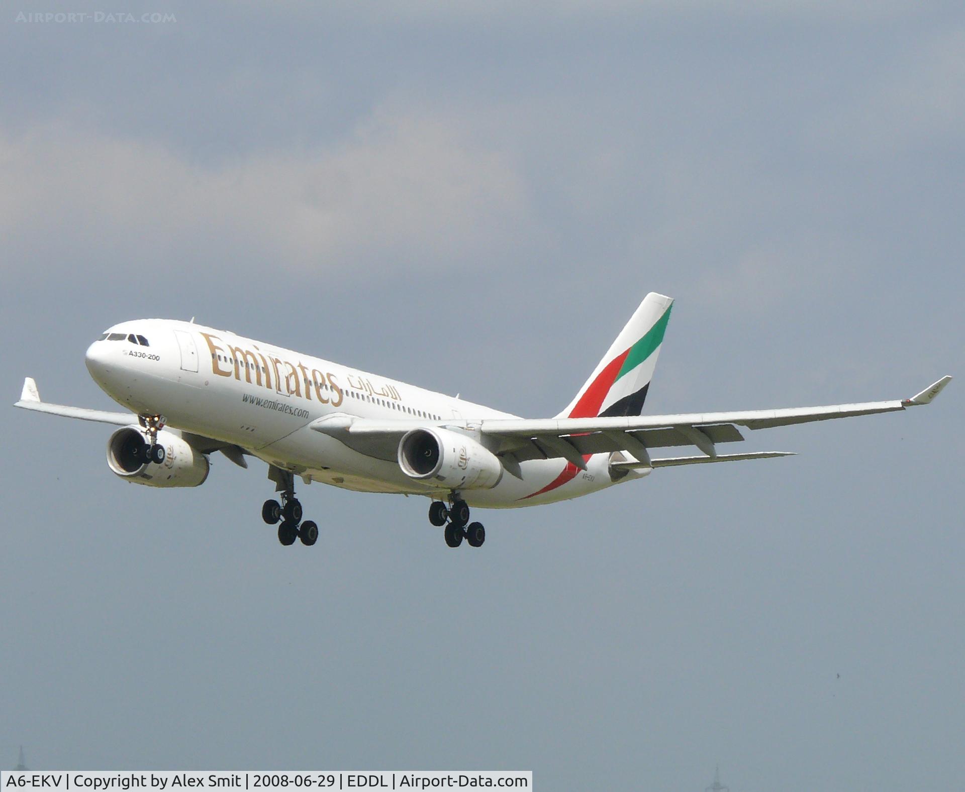 A6-EKV, 1999 Airbus A330-243 C/N 314, Airbus Industries A330-243 A6-EKV Emirates