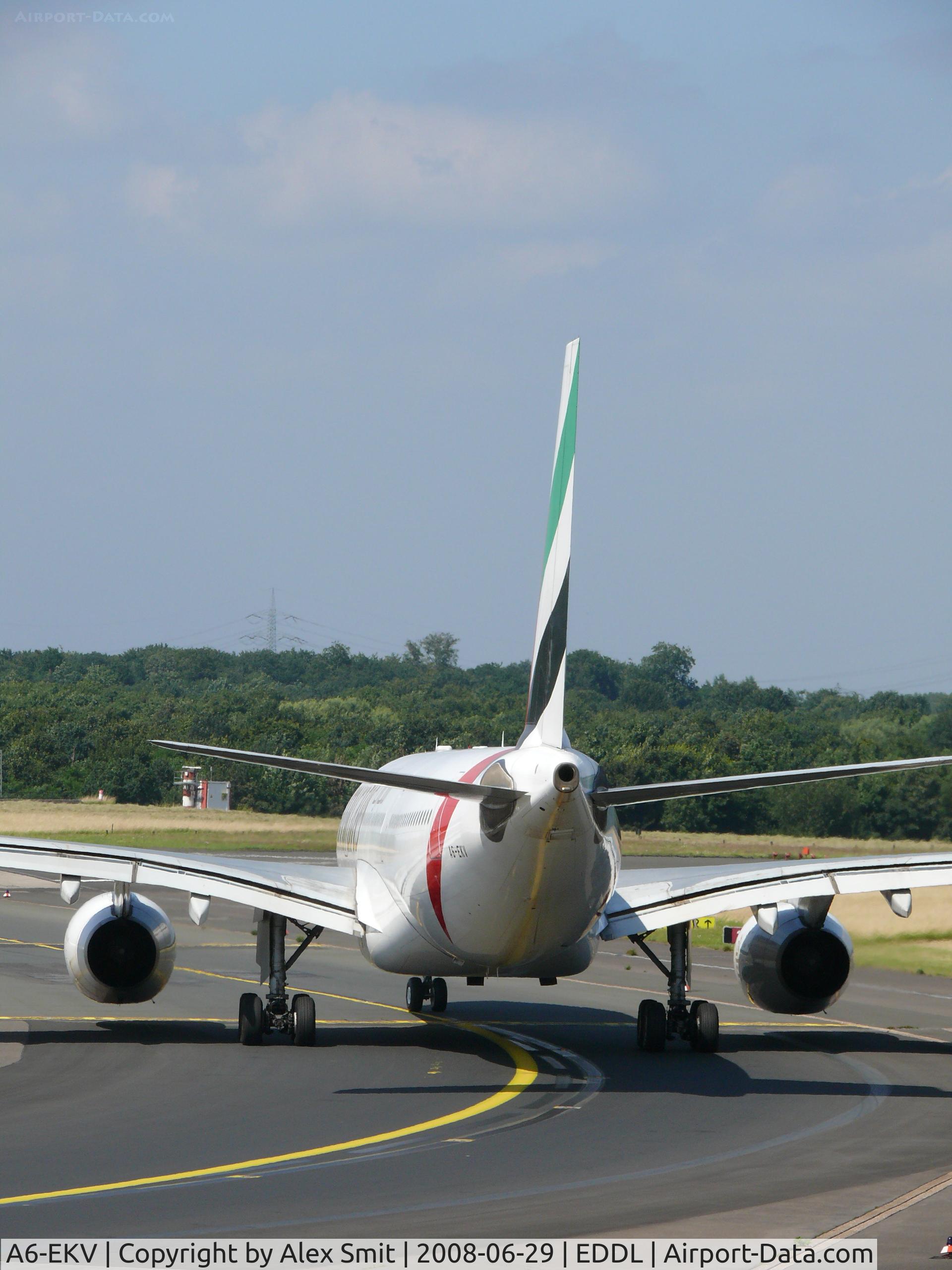 A6-EKV, 1999 Airbus A330-243 C/N 314, Airbus Industries A330-243 A6-EKV Emirates
