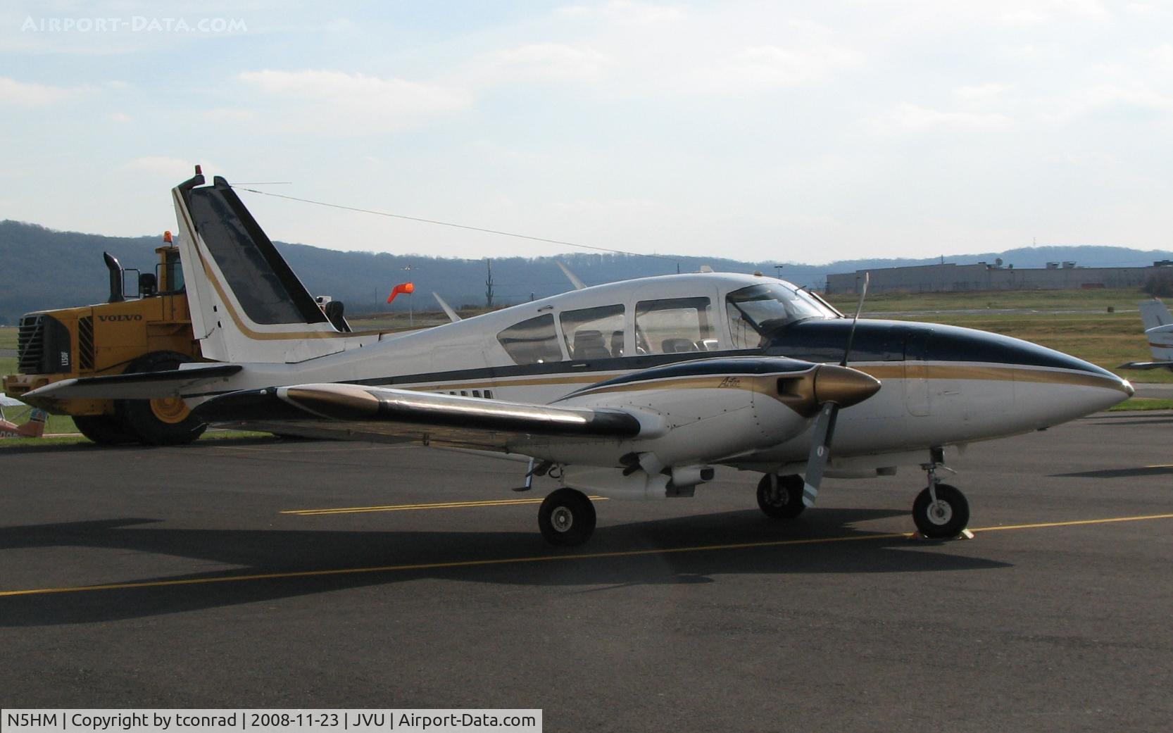 N5HM, 1973 Piper PA-23-250 C/N 27-7305041, at Queen City