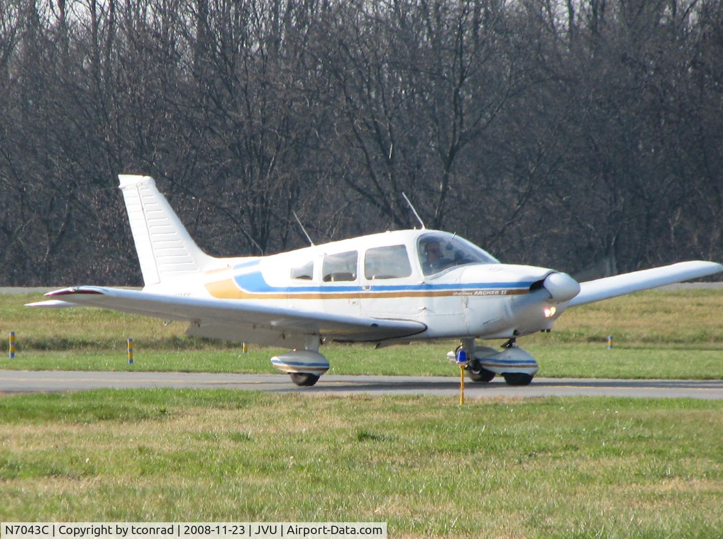 N7043C, 1975 Piper PA-28-181 C/N 28-7690053, at Queen City
