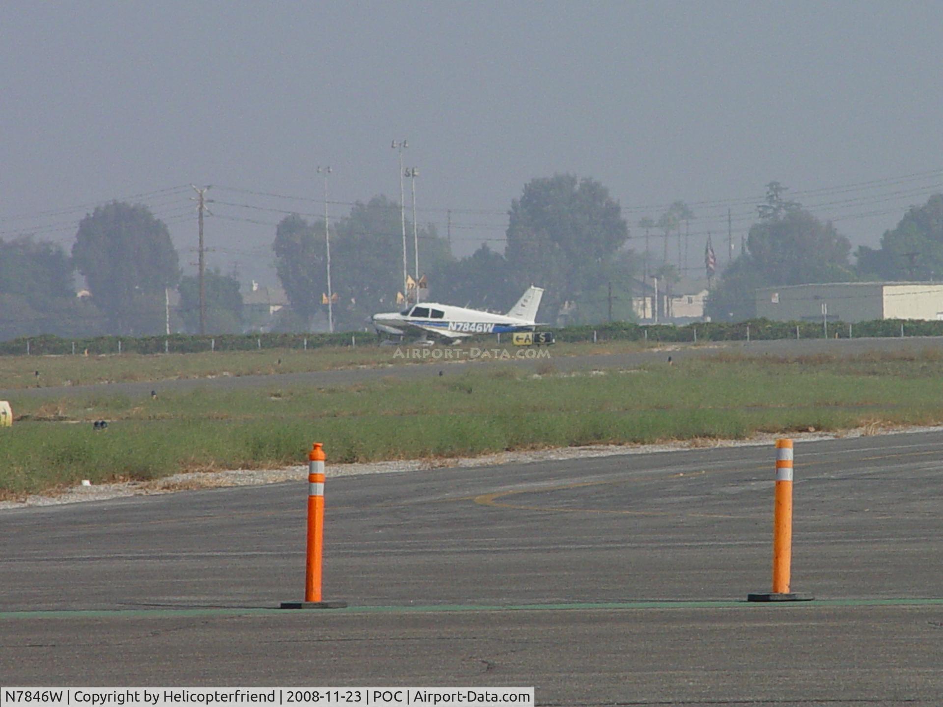 N7846W, 1964 Piper PA-28-180 C/N 28-1864, Awaiting permission for take off