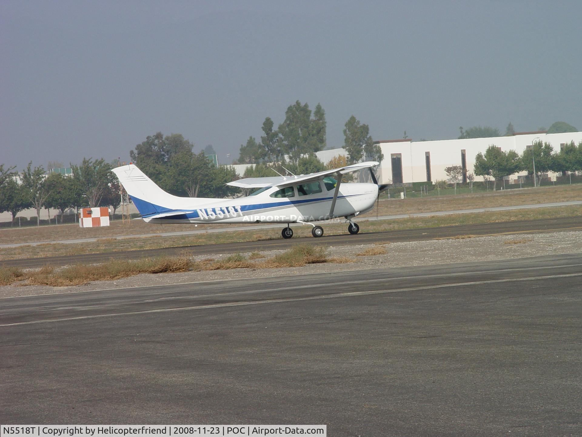 N5518T, 1982 Cessna TR182 Turbo Skylane RG C/N R182-01882, Taxiing for take off
