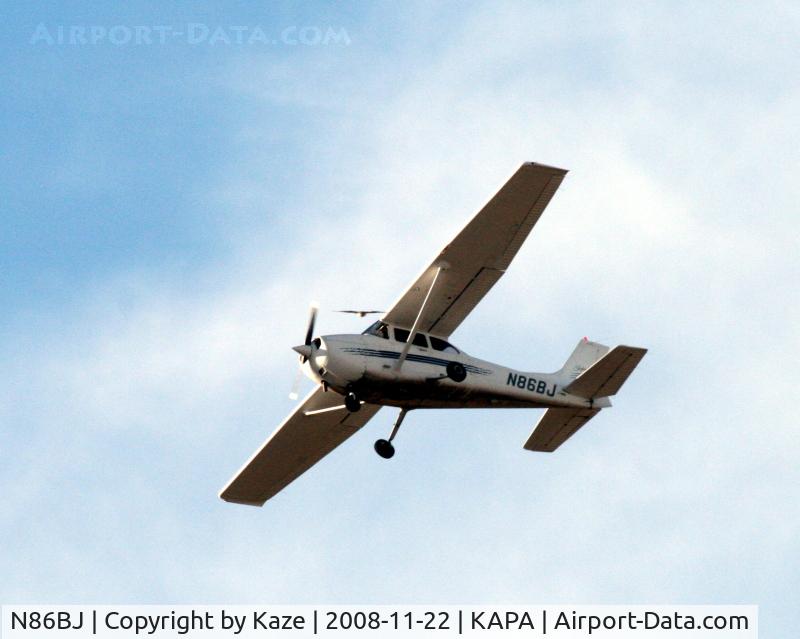 N86BJ, 1997 Cessna 172R C/N 17280238, Cessna dive-bombed by falcon