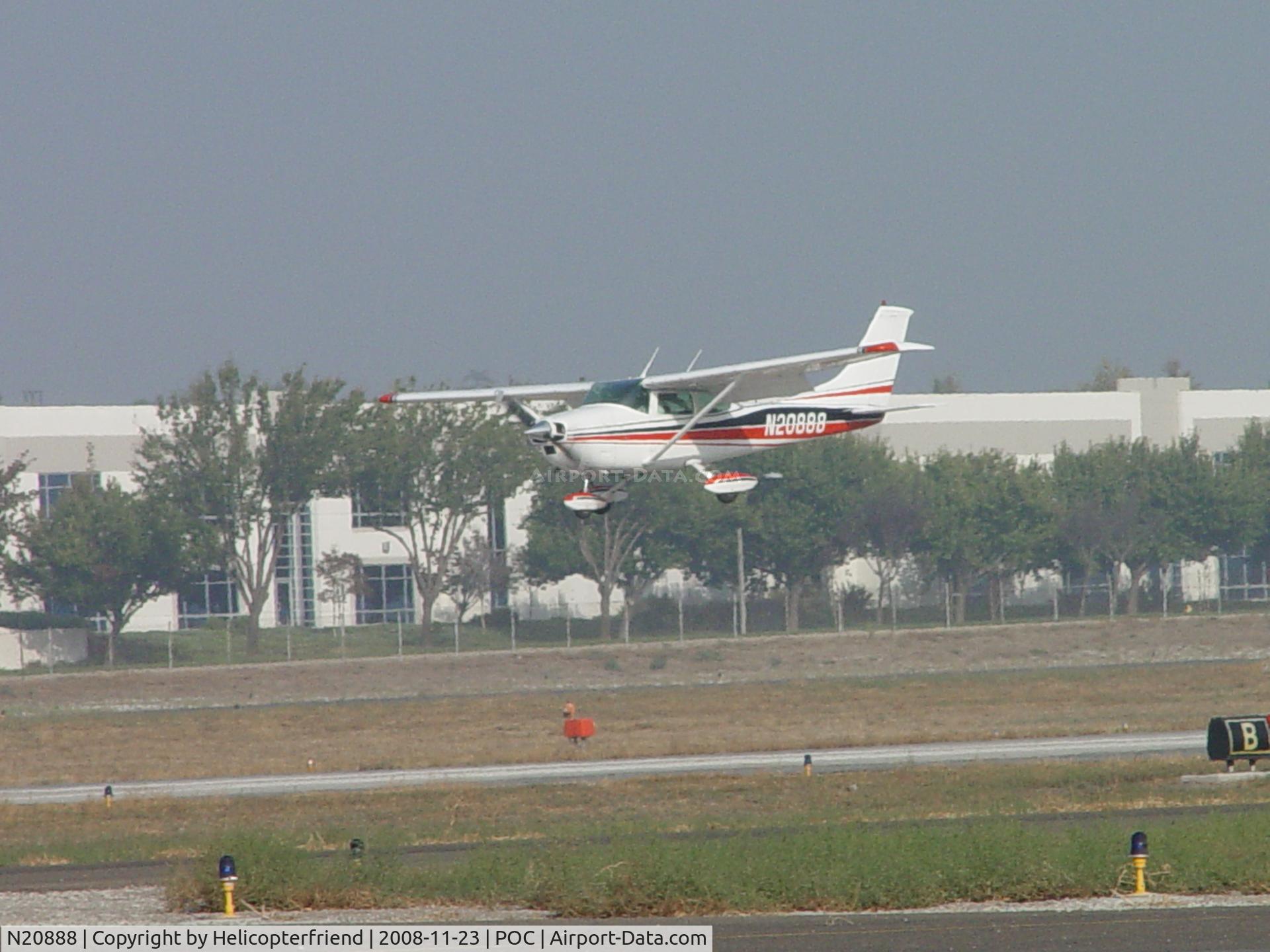 N20888, 1972 Cessna 182P Skylane C/N 18261287, Landing at Brackett