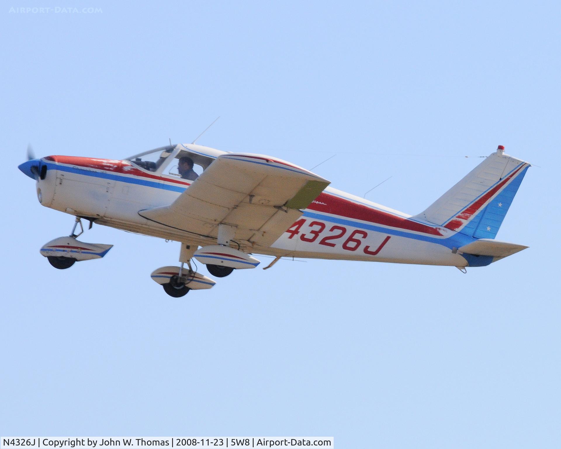 N4326J, 1967 Piper PA-28-140 C/N 28-22701, Departing runway 4