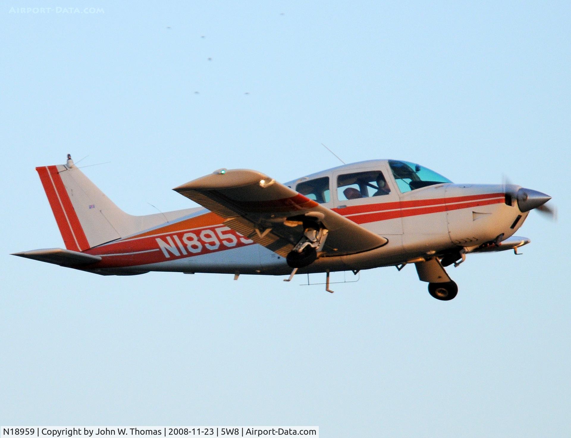 N18959, 1977 Beech C24R C/N MC-539, Departing runway 22