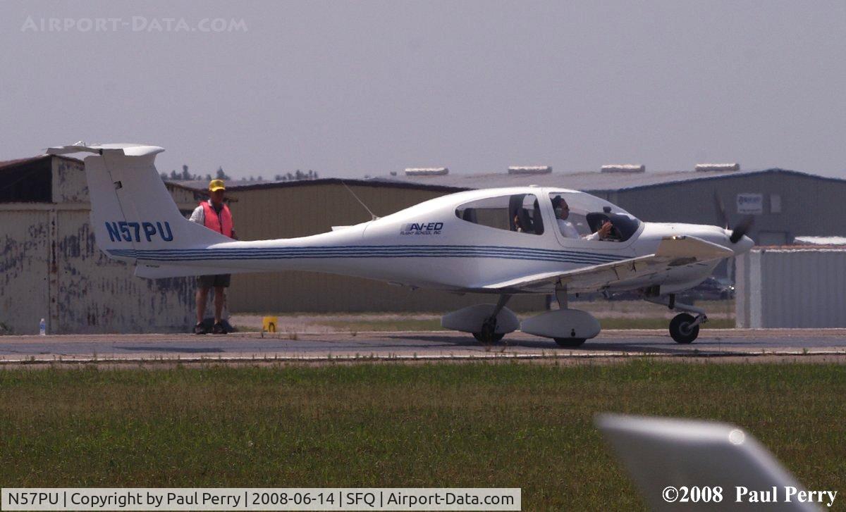 N57PU, 2002 Diamond DA-40 Diamond Star C/N 40.214, Taxiing to her grass spot
