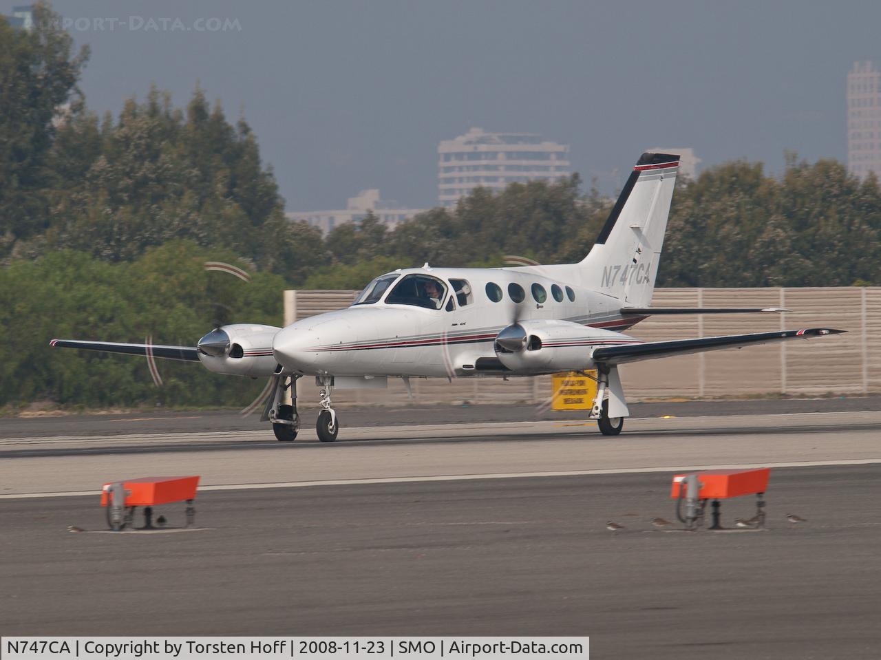 N747CA, Cessna 421C Golden Eagle C/N 421C0850, N747CA departing from RWY 21