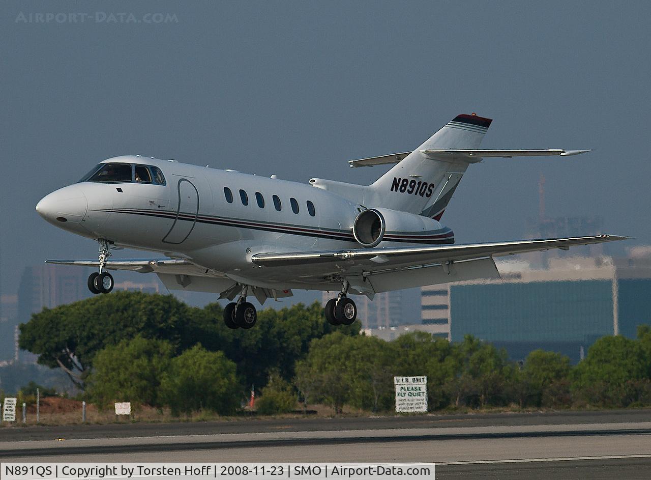 N891QS, 2006 Raytheon Hawker 800XP C/N 258788, N891QS arriving on RWY 21