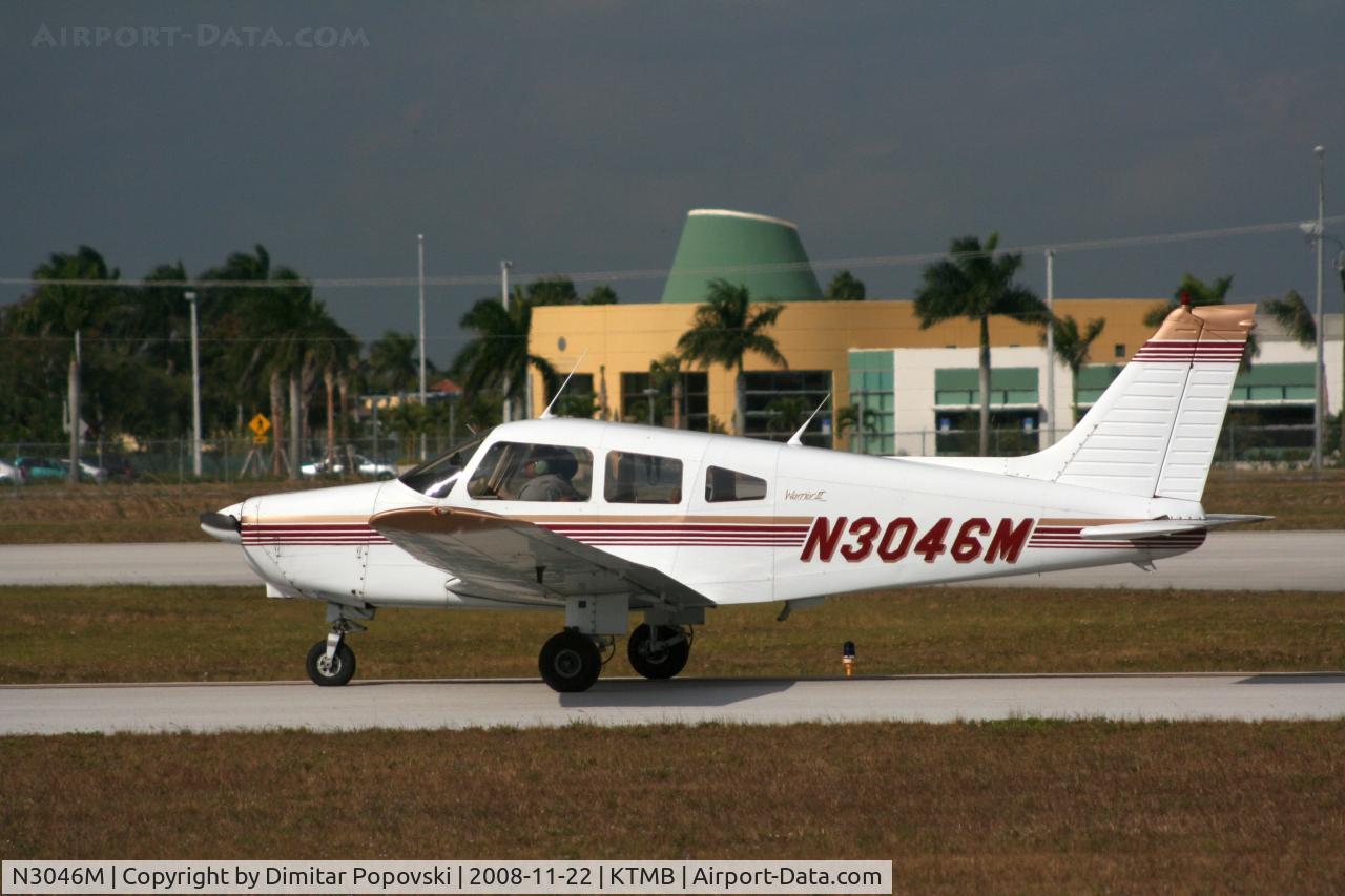 N3046M, 1977 Piper PA-28-161 C/N 28-7816331, Piper Warrior II taxiing to 9L