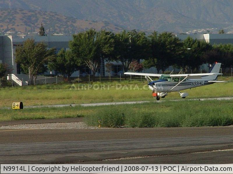 N9914L, 1986 Cessna 172P C/N 17276649, Touching down at Brackett