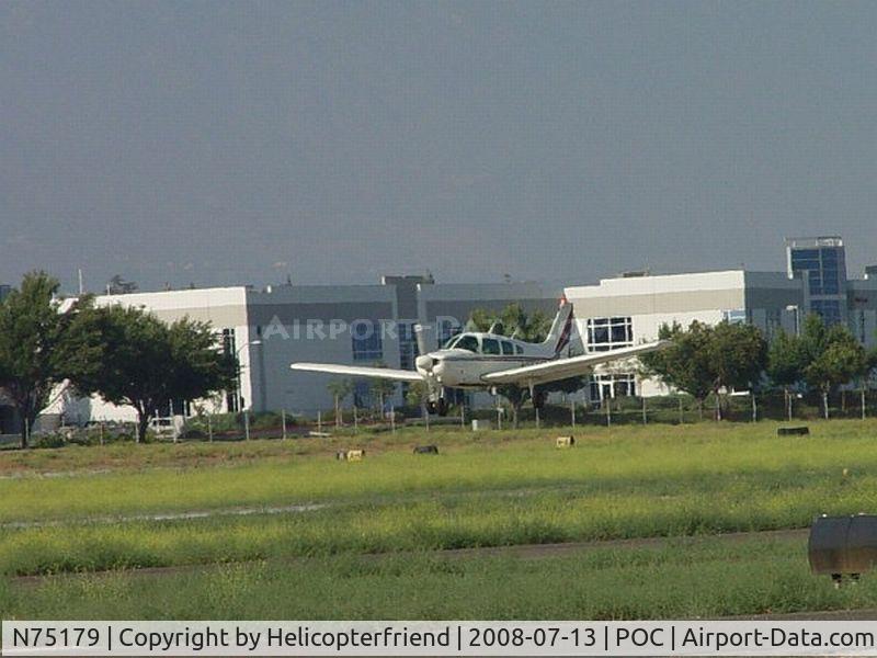 N75179, 1976 Piper PA-28-181 C/N 28-7690308, Landing at Brackett