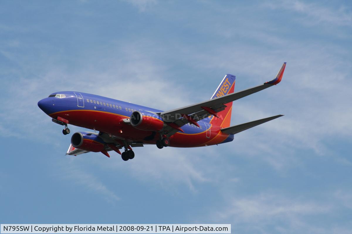 N795SW, 2001 Boeing 737-7H4 C/N 30606, Southwest 737-700