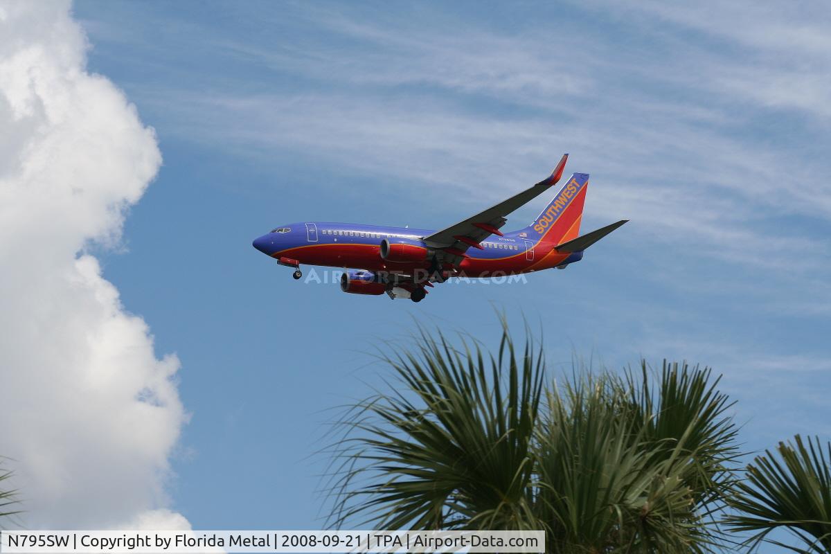 N795SW, 2001 Boeing 737-7H4 C/N 30606, Southwest 737-700