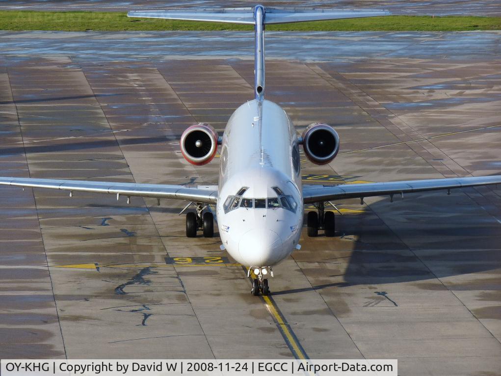OY-KHG, 1988 McDonnell Douglas MD-82 (DC-9-82) C/N 49613, Pulling in to the gate