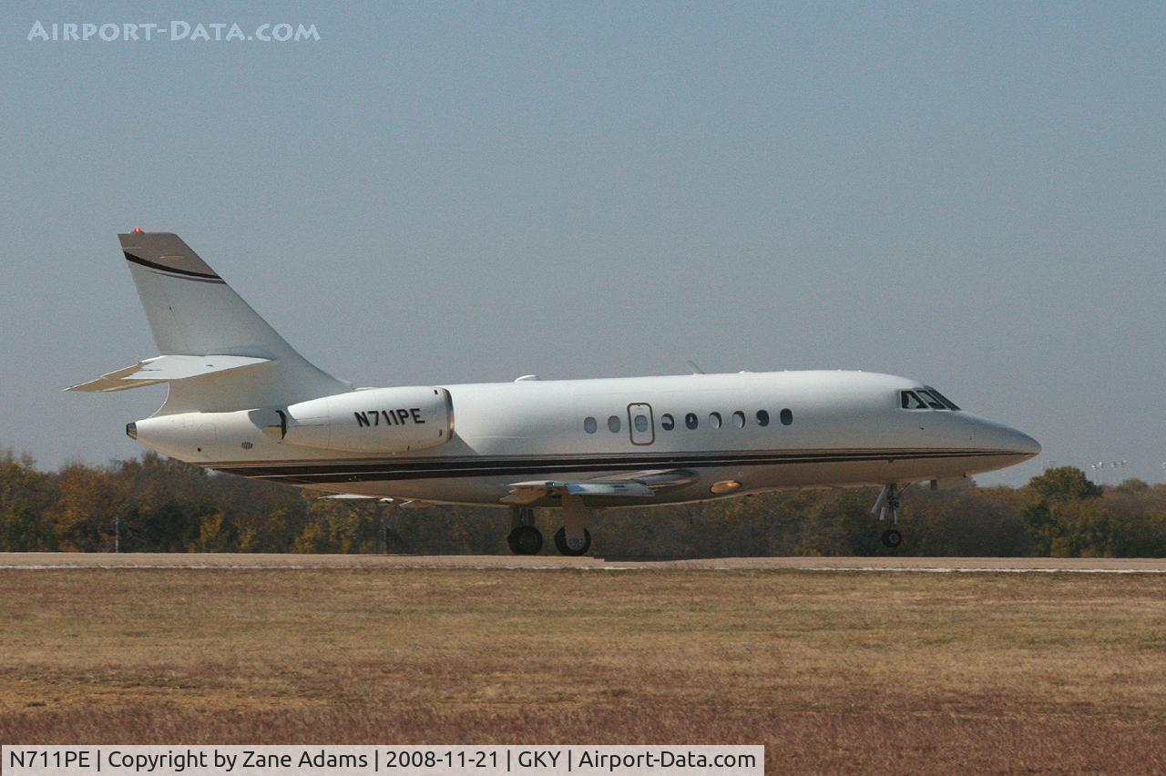 N711PE, 1999 Dassault Falcon 2000 C/N 105, At Arlington Municipal - Falcon 2000 departing 34