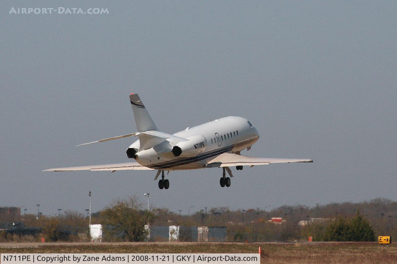 N711PE, 1999 Dassault Falcon 2000 C/N 105, At Arlington Municipal - Falcon 2000 departing 34