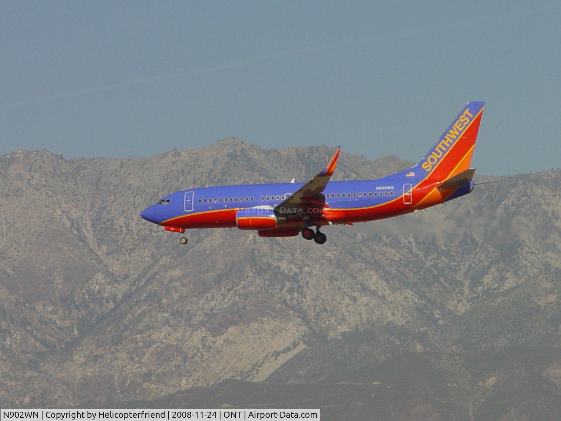N902WN, 2007 Boeing 737-7H4 C/N 36615, Approaching outer fence at Ontario Airport