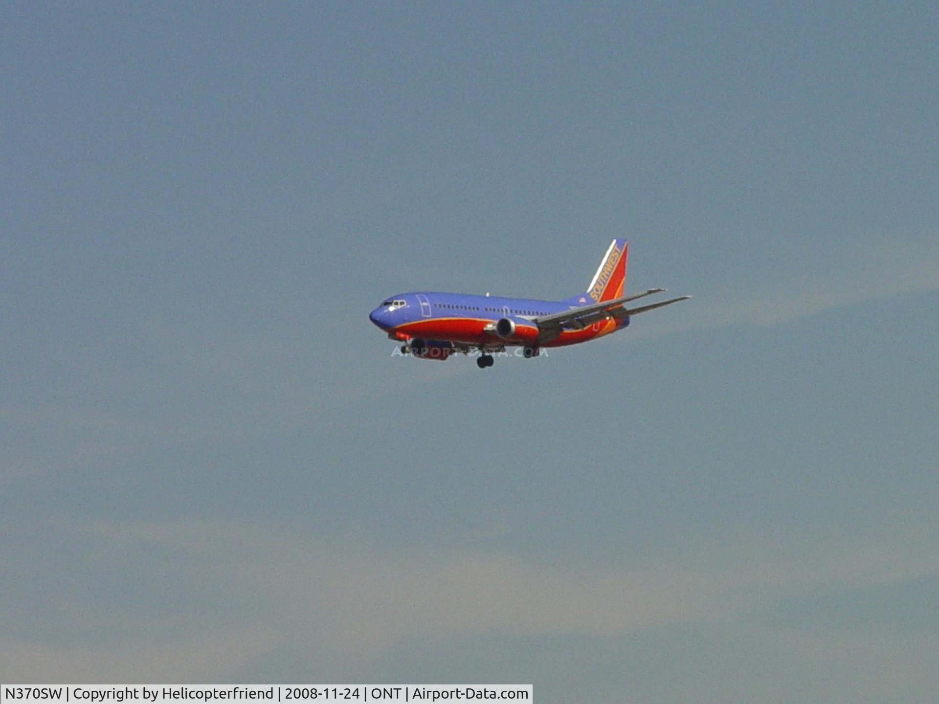 N370SW, 1993 Boeing 737-3H4 C/N 26597, On final to Ontario Airport