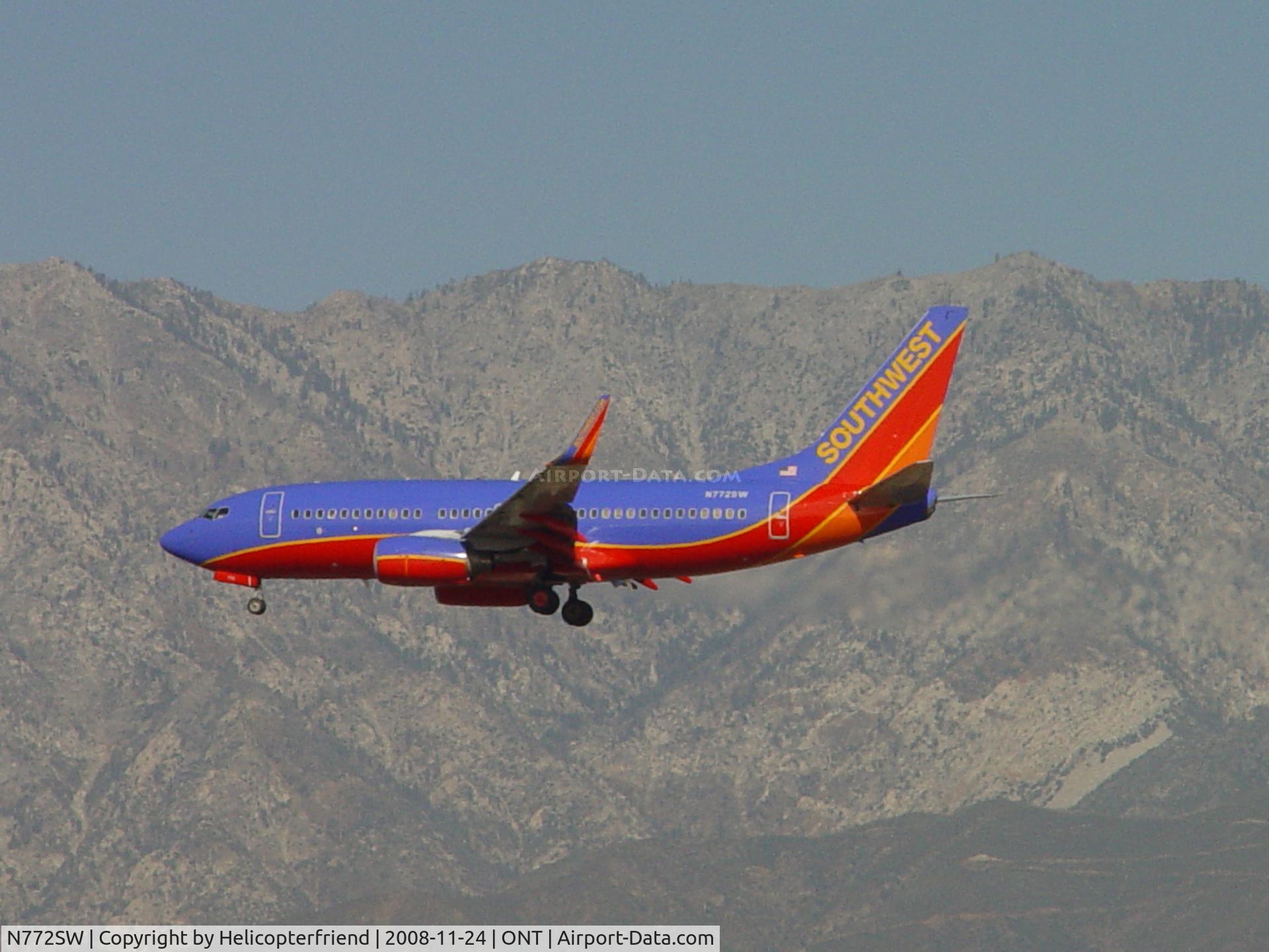 N772SW, 2000 Boeing 737-7H4 C/N 27880, Approaching the outer fence at Ontario Airport