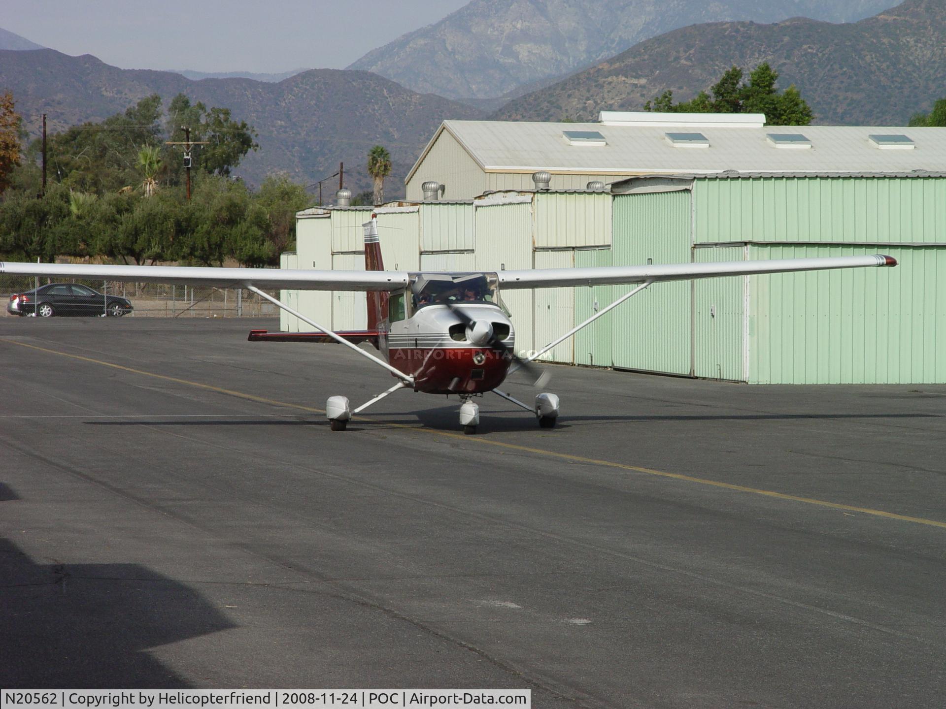 N20562, 1973 Cessna 172M C/N 17261395, Student warming up for take off
