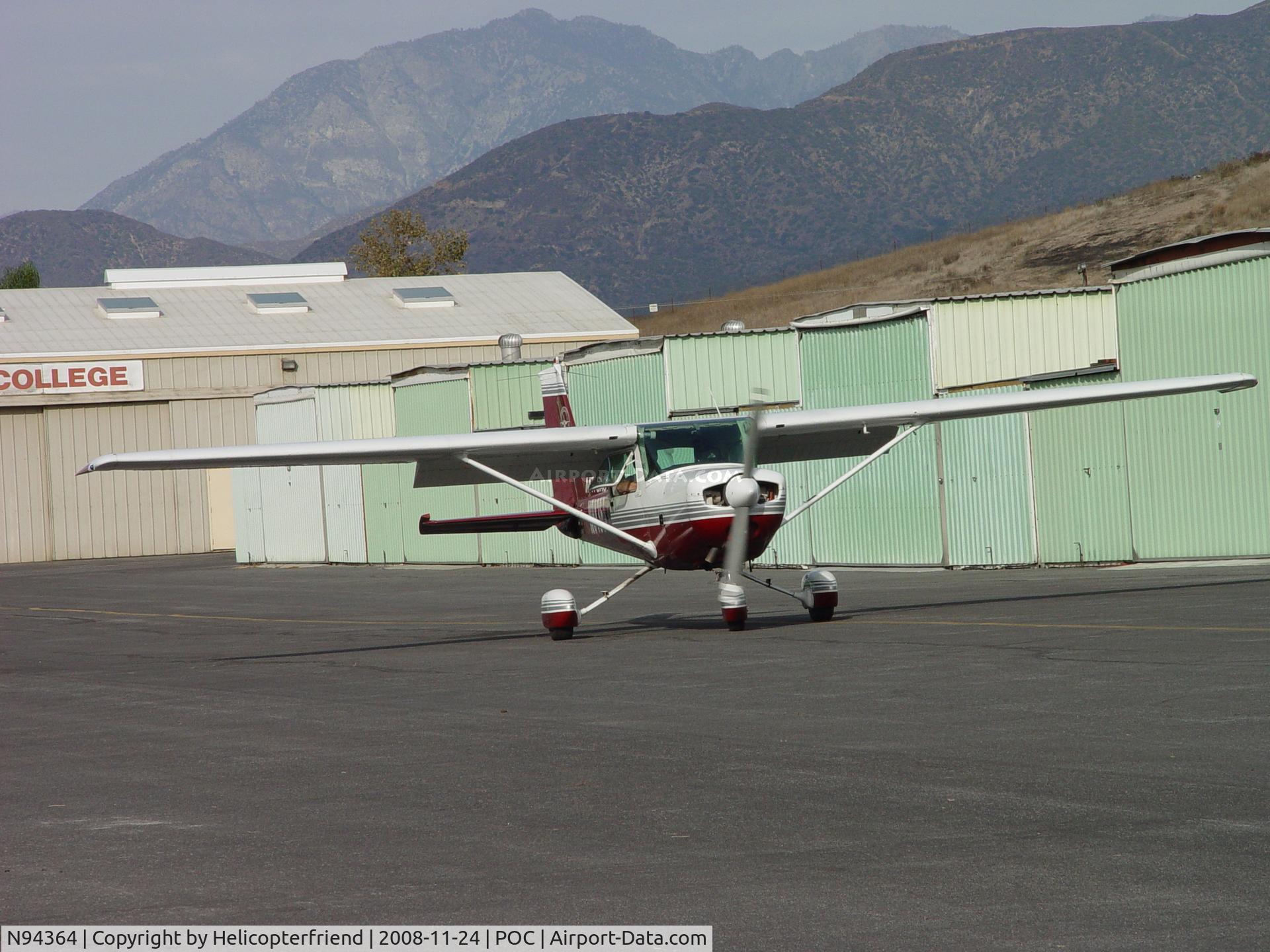 N94364, 1982 Cessna 152 C/N 15285655, Another student prepares to fly