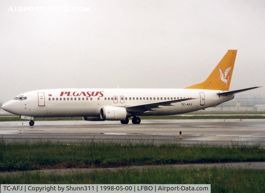 TC-AFJ, 1989 Boeing 737-4YO C/N 23979, Arriving from flight and rolling to the terminal