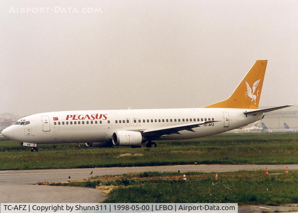 TC-AFZ, 1989 Boeing 737-4Y0 C/N 23981, Rolling holding point rwy 33R