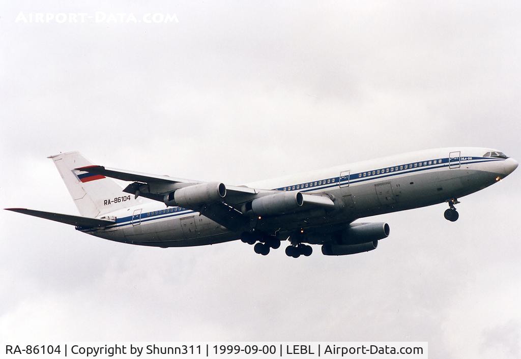 RA-86104, 1988 Ilyushin Il-86 C/N 51483208072, Landing rwy 25... Operated by defunct company Vnukovo Airlines this day...