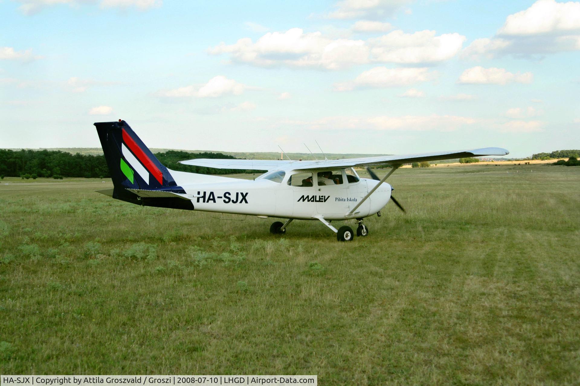 HA-SJX, 1978 Cessna 172N C/N 17270653, Gödöllö Airport / LHGD Hungary
