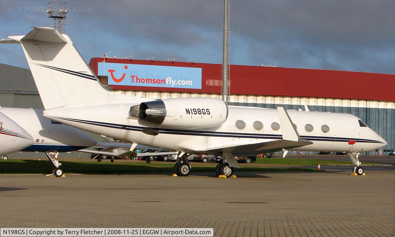 N198GS, 1989 Gulfstream Aerospace G-IV C/N 1098, Gulfstream G1159C at Luton