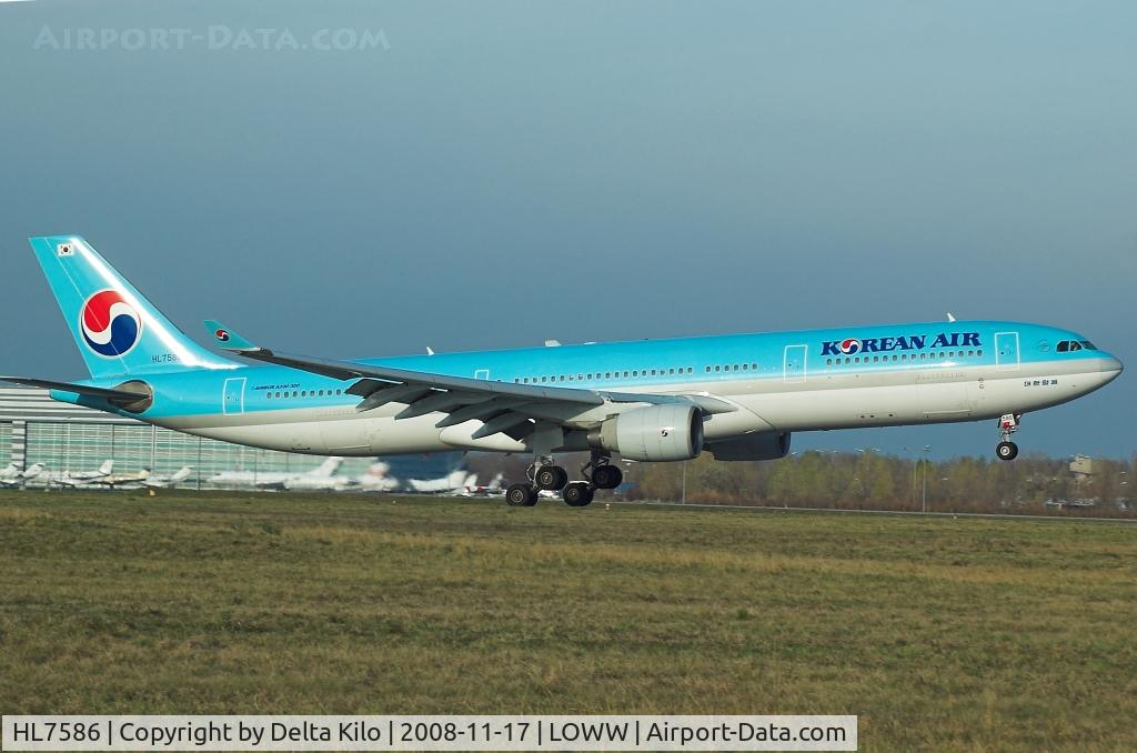 HL7586, 2000 Airbus A330-323 C/N 351, Korean Air  A330