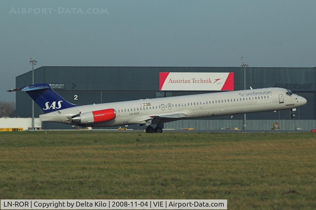 LN-ROR, 1985 McDonnell Douglas MD-82 (DC-9-82) C/N 49385, SAS