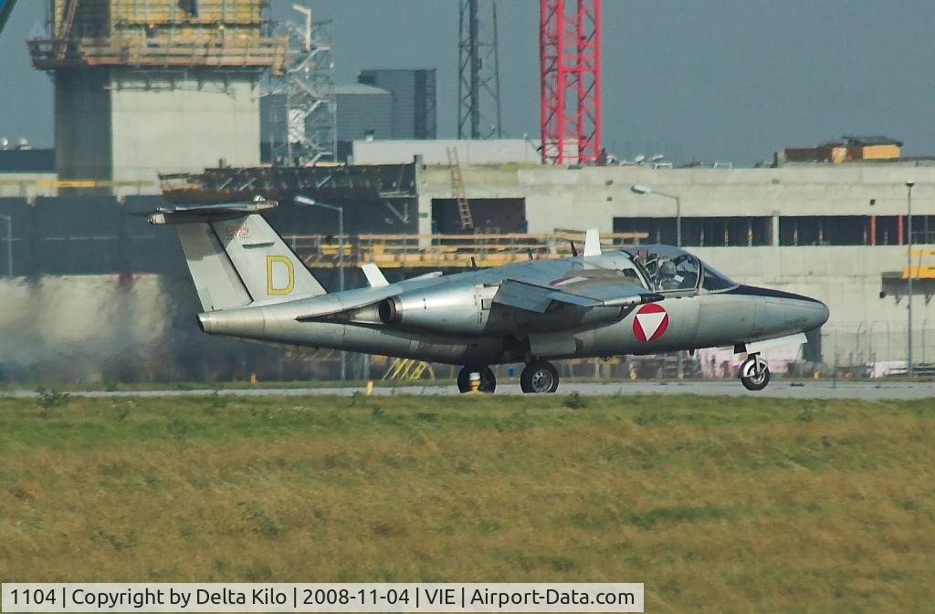 1104, Saab 105OE C/N 105404, Austrian Air Force- Saab 105,touch and go rwy11