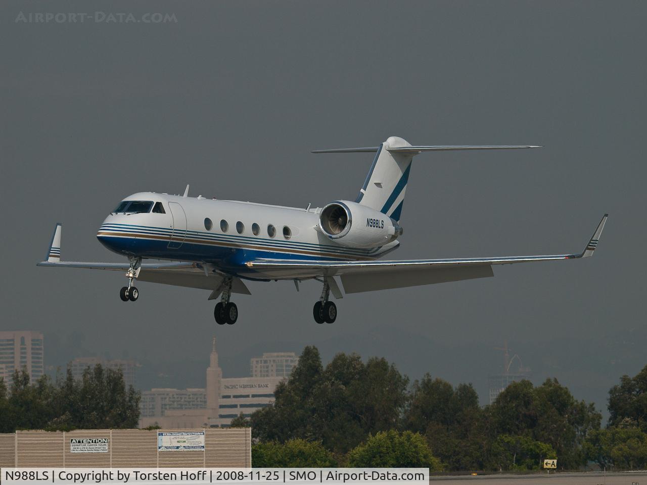 N988LS, 1996 Gulfstream Aerospace G-IV SP C/N 1290, N988LS arriving on RWY 21