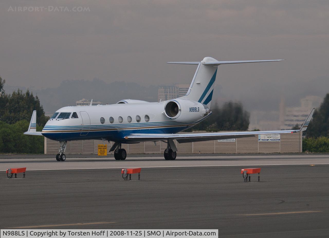 N988LS, 1996 Gulfstream Aerospace G-IV SP C/N 1290, N988LS departing from RWY 21