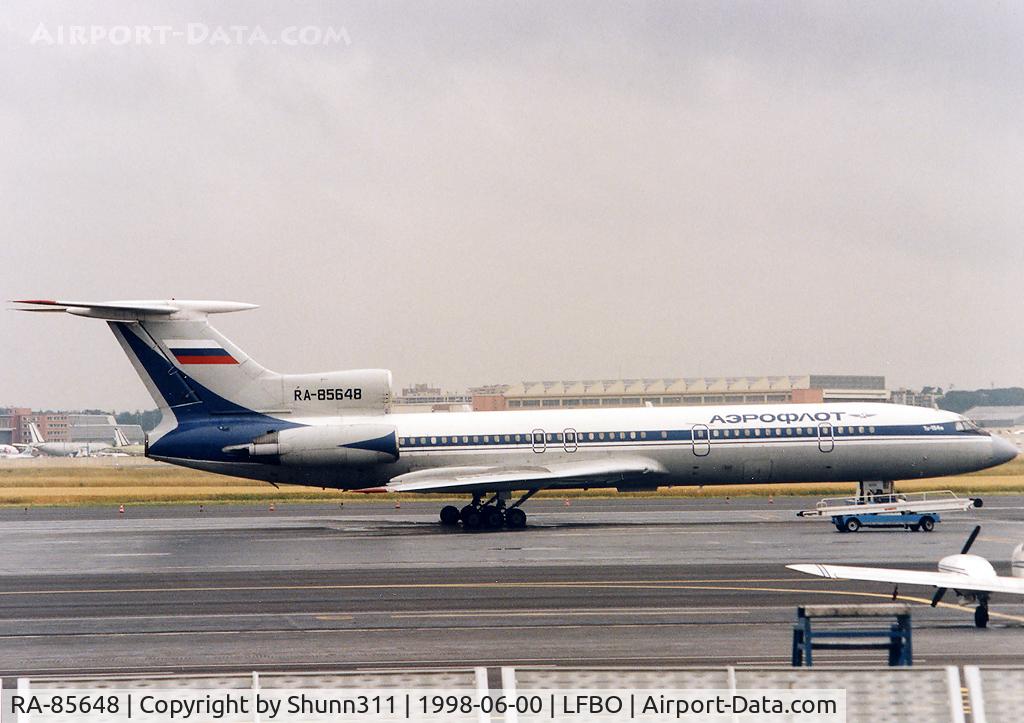 RA-85648, 1988 Tupolev Tu-154M C/N 88A786, PArked at the old terminal...