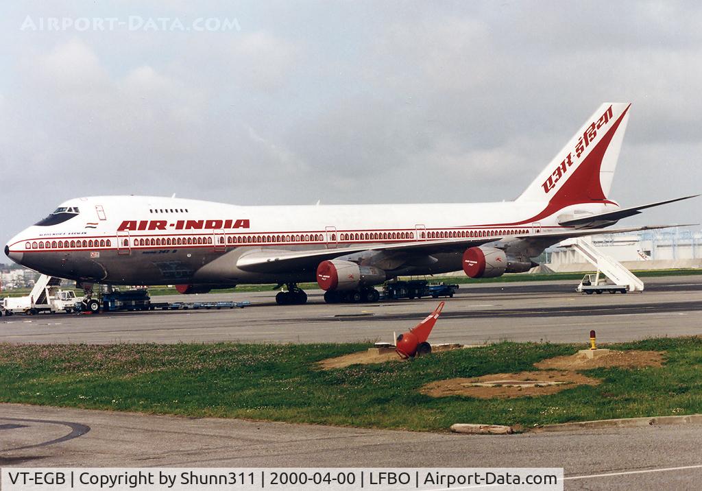 VT-EGB, 1980 Boeing 747-237B C/N 21994, Parked at the old terminal...