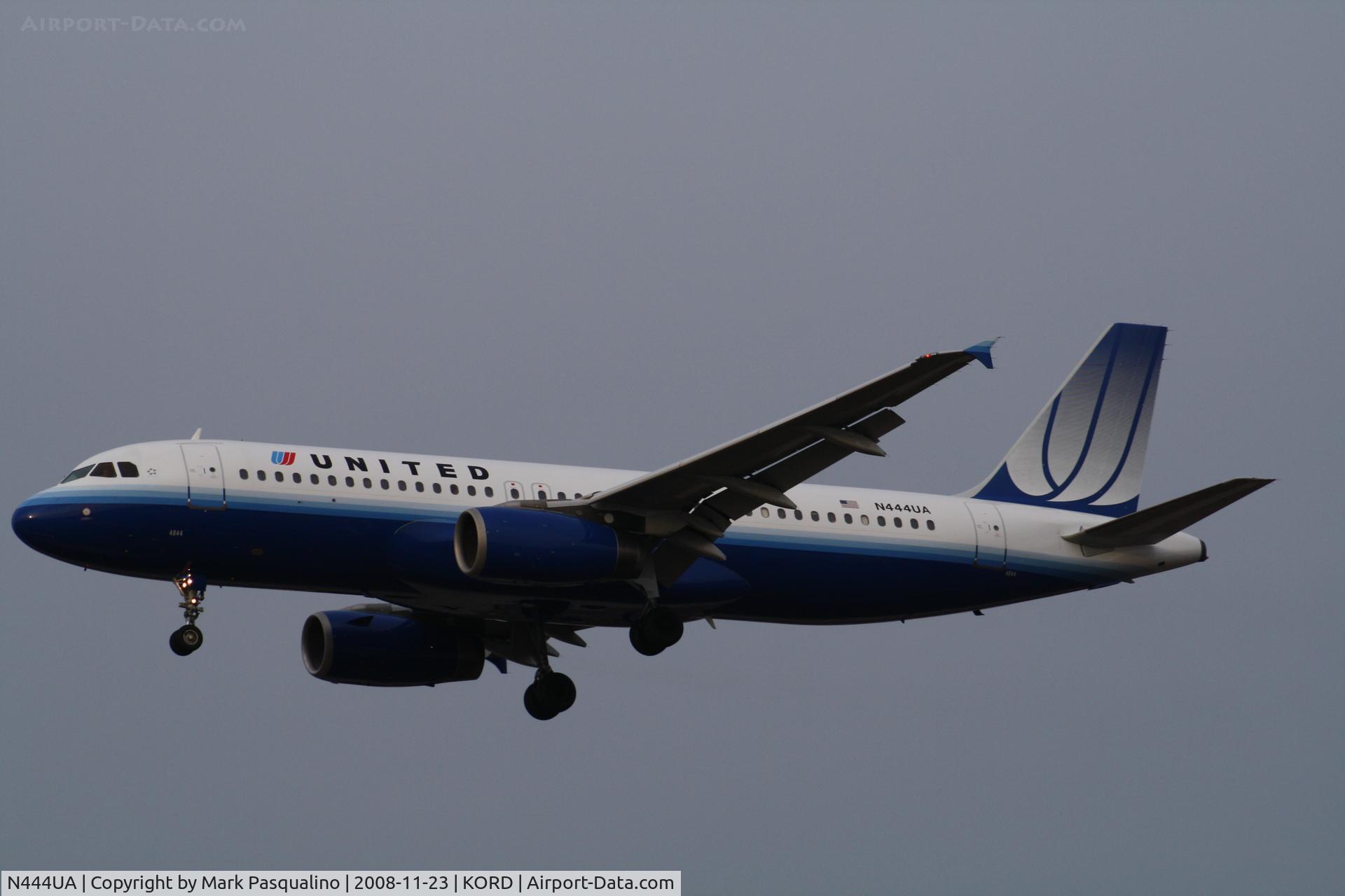 N444UA, 1998 Airbus A320-232 C/N 824, Airbus A320