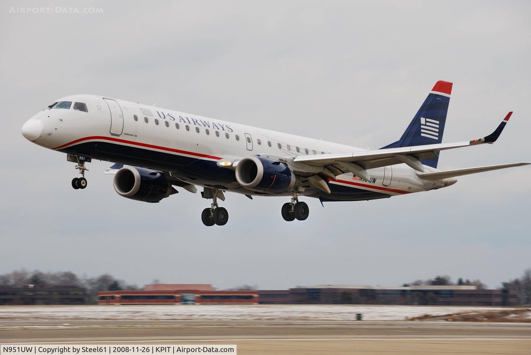 N951UW, 2007 Embraer ERJ-190-100 IGW 190AR C/N 19000112, Landing 28L
