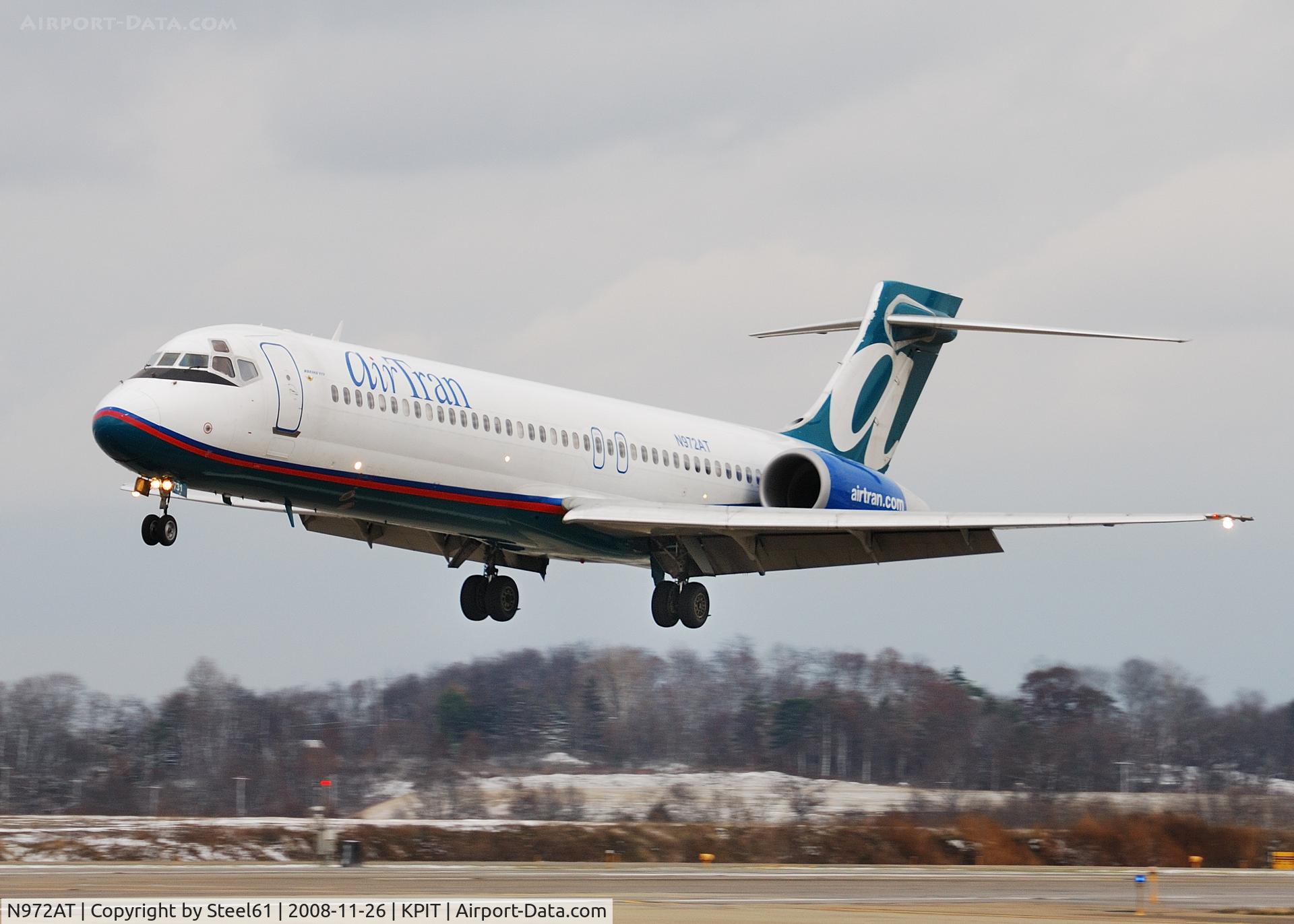 N972AT, 2001 Boeing 717-200 C/N 55033, Landing 28L