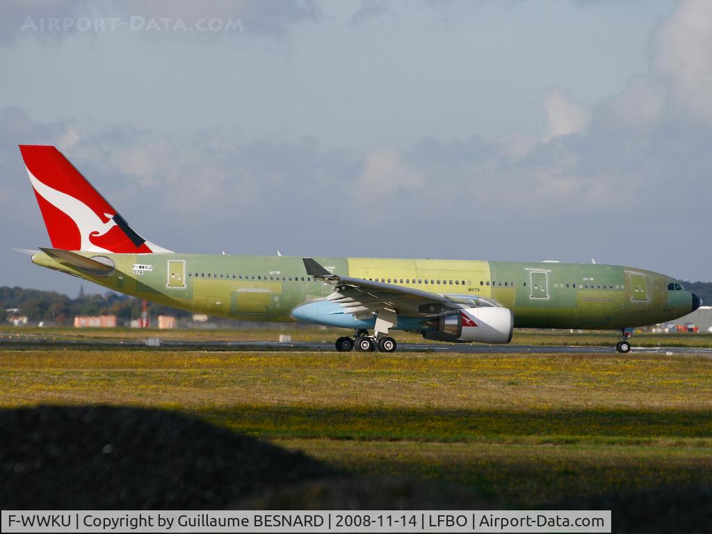 F-WWKU, 2008 Airbus A330-203 C/N 976, New A330 for Qantas, departing for first flight.