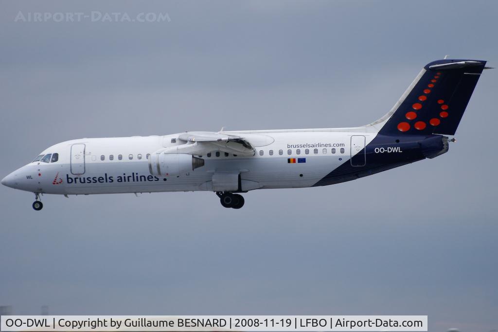 OO-DWL, 1999 British Aerospace Avro 146-RJ100 C/N E3361, Landing 32R