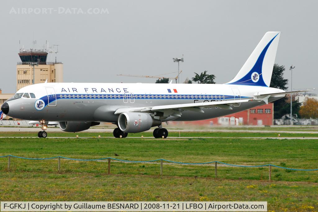 F-GFKJ, 1989 Airbus A320-211 C/N 0063, New retro livery for Air France!