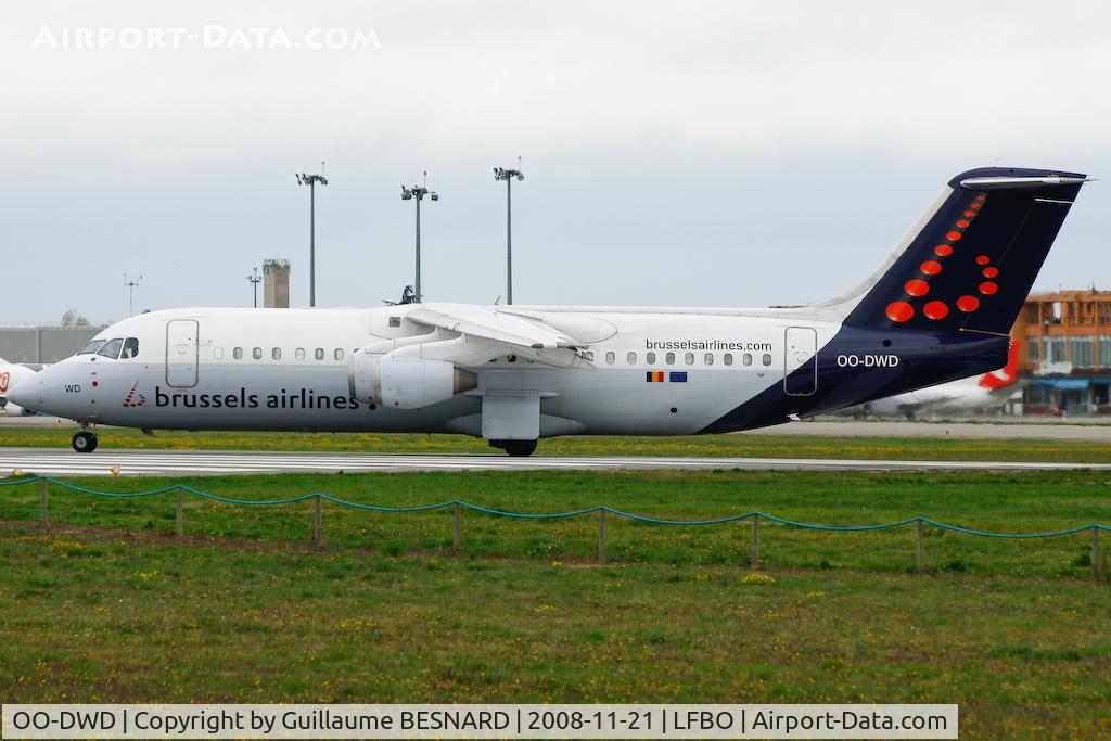 OO-DWD, 1998 British Aerospace Avro 146-RJ100 C/N E3324, Taking off 32R