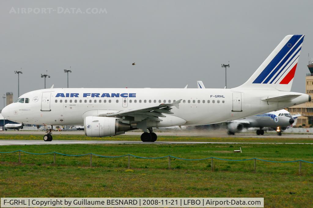 F-GRHL, 2000 Airbus A319-111 C/N 1201, Guess who's taxiing behind :D