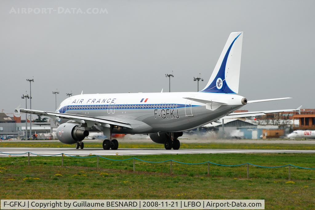 F-GFKJ, 1989 Airbus A320-211 C/N 0063, Taking off 32R
